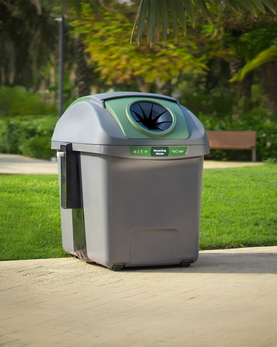 Smart bin with RFID sensor